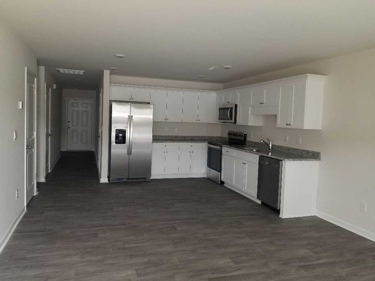 107 Pioneer Dr - Photo 3 of 13