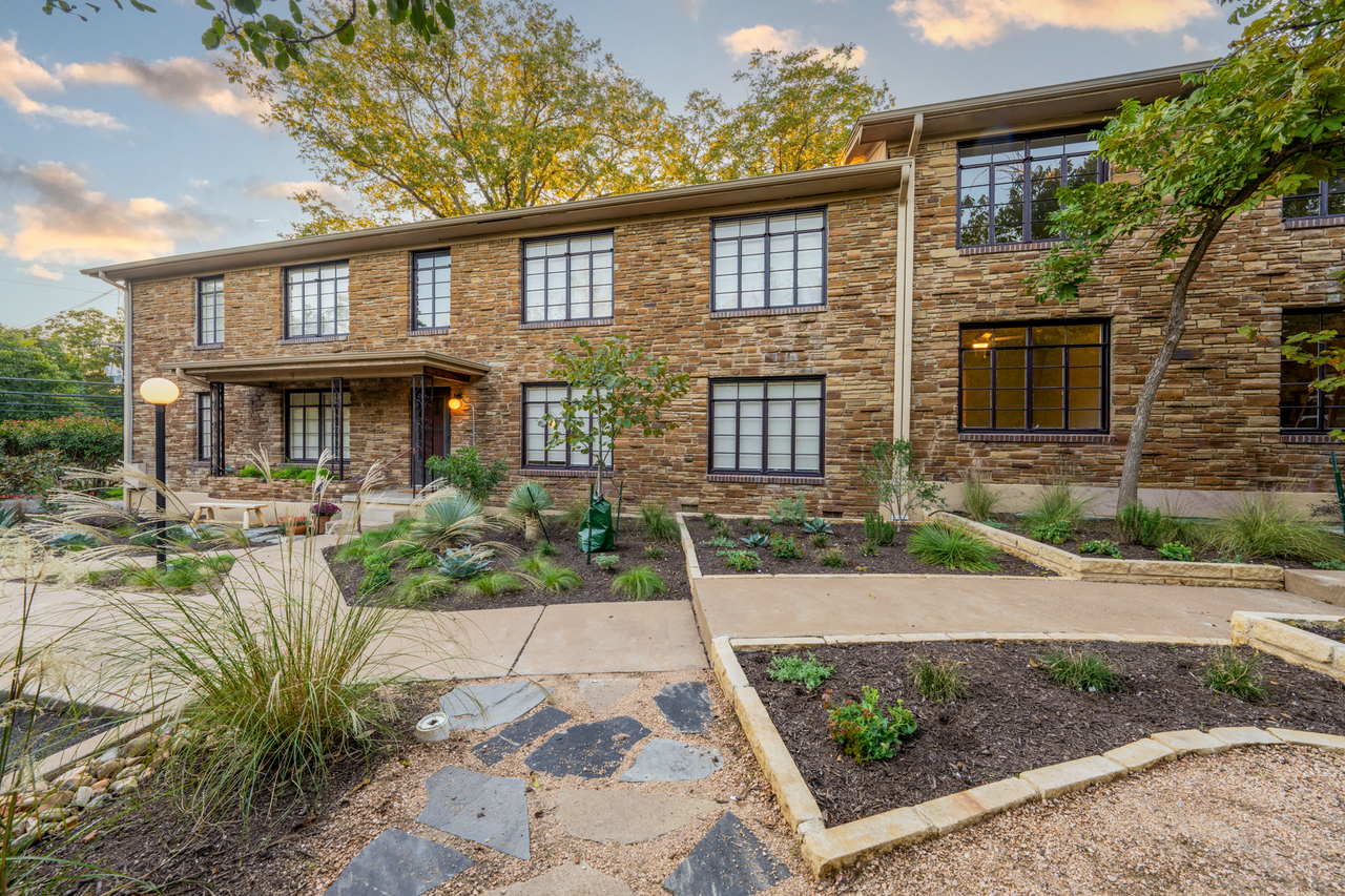 Windsor Gardens - Photo 2 of 8