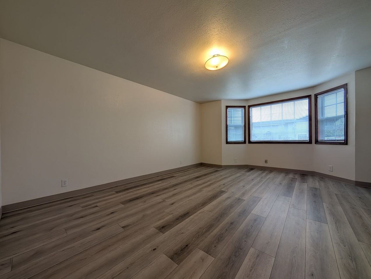 1217 R St #1 - Photo 4 of 14