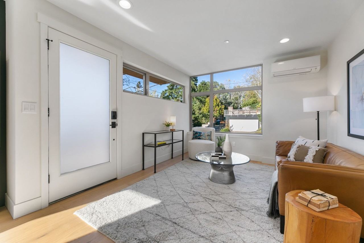 3617 S Hanford St - Photo 3 of 29