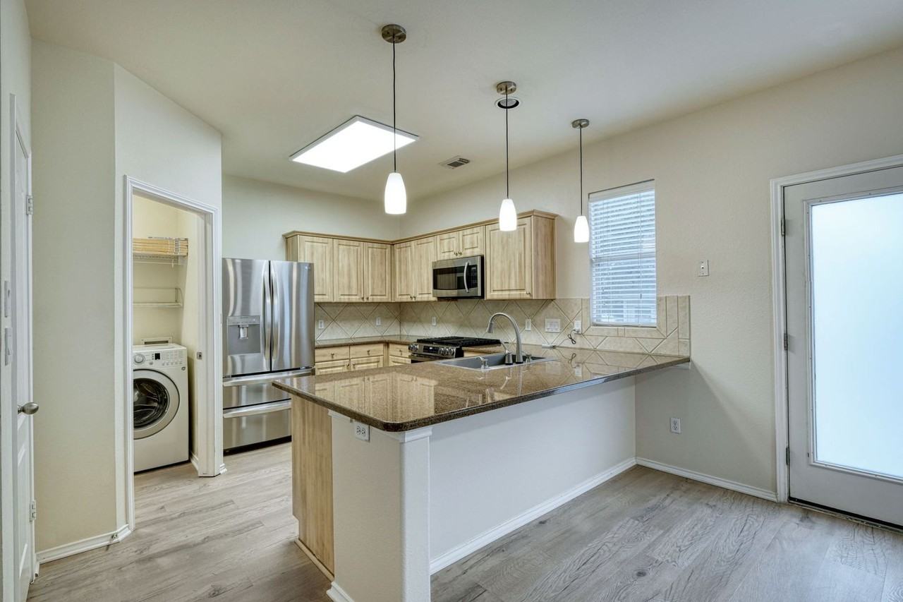 2601 Century Park Blvd - Photo 3 of 16