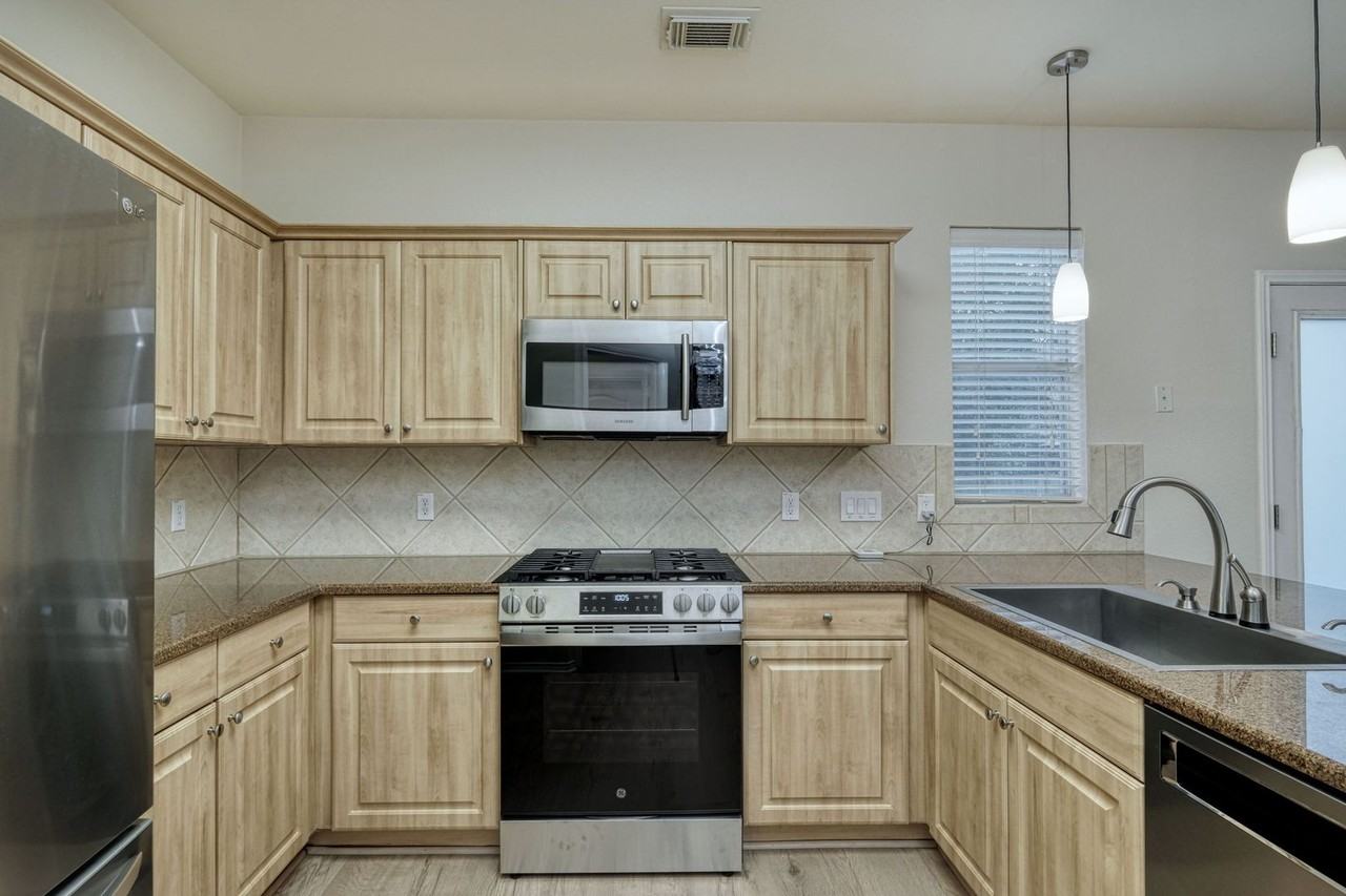 2601 Century Park Blvd - Photo 4 of 16