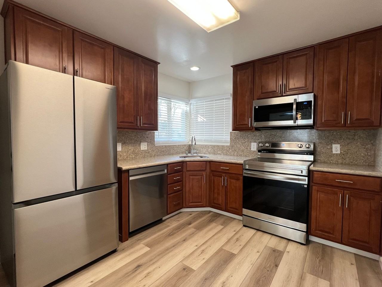 1209 Hillsdale Ave - Photo 2 of 11