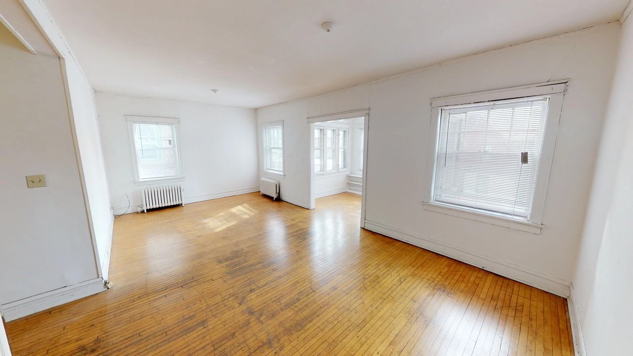 1902 E Linnwood - Photo 2 of 50