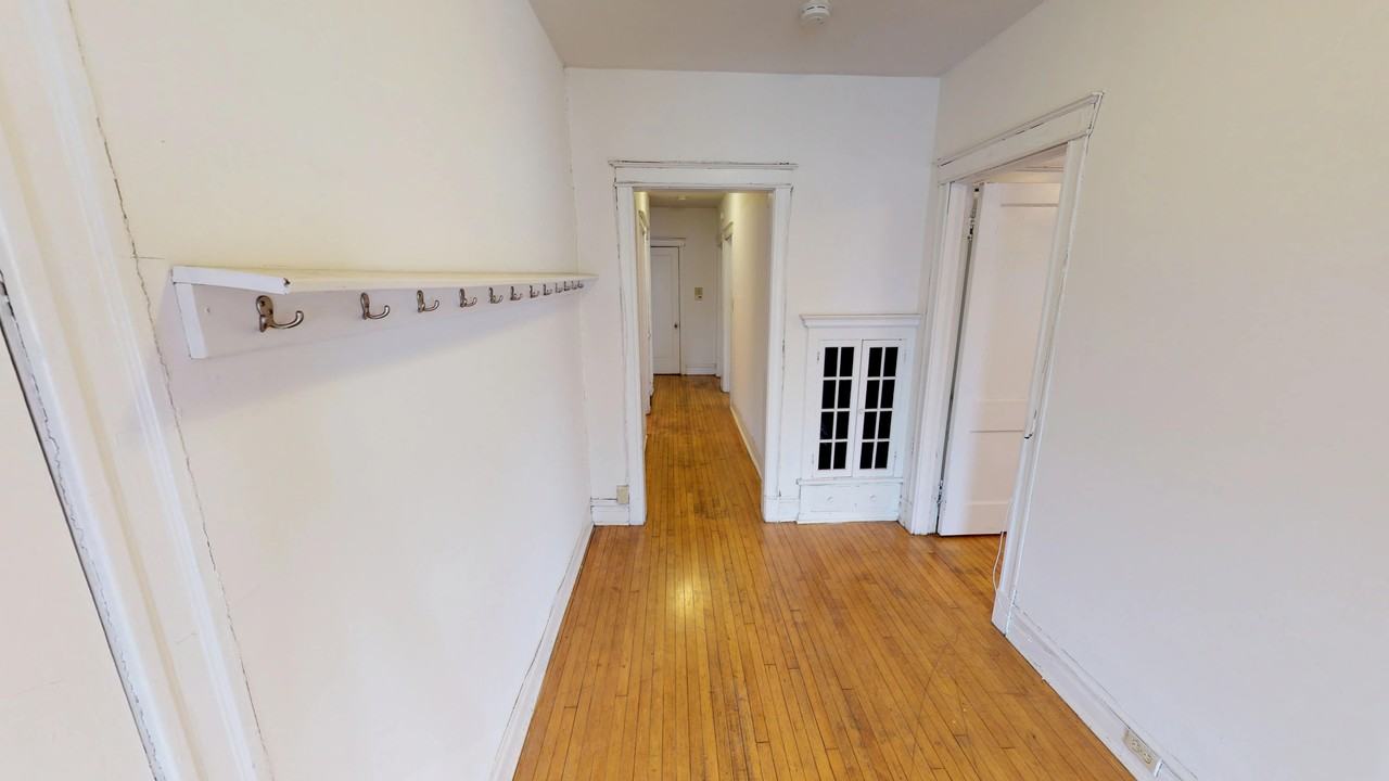 1902 E Linnwood - Photo 4 of 50