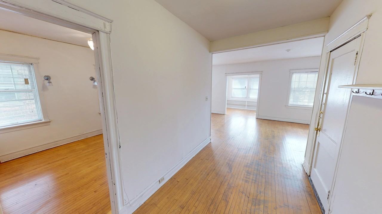 1902 E Linnwood - Photo 5 of 50