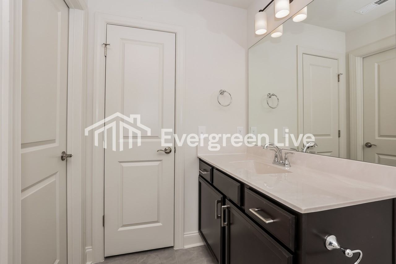 738 Elkins Dr - Photo 4 of 25