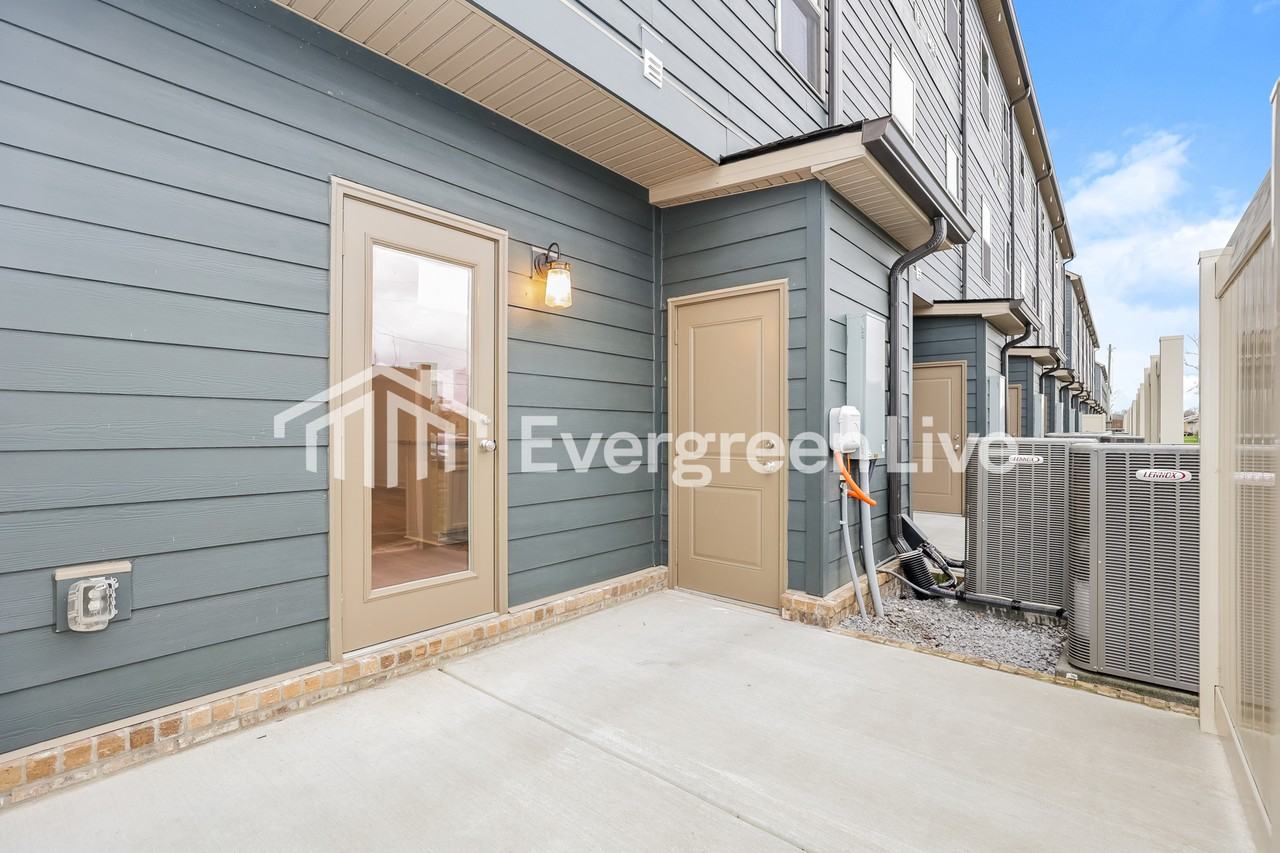 738 Elkins Dr - Photo 5 of 25