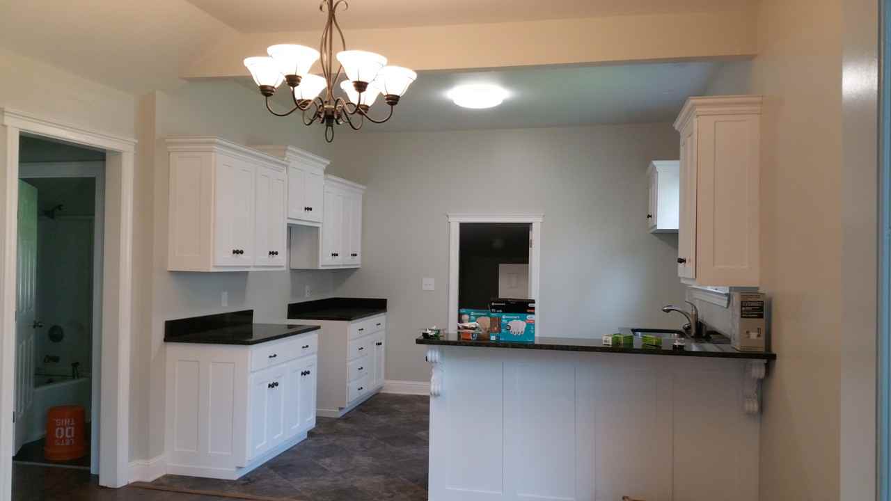 713 4th Ave Se - Photo 3 of 5