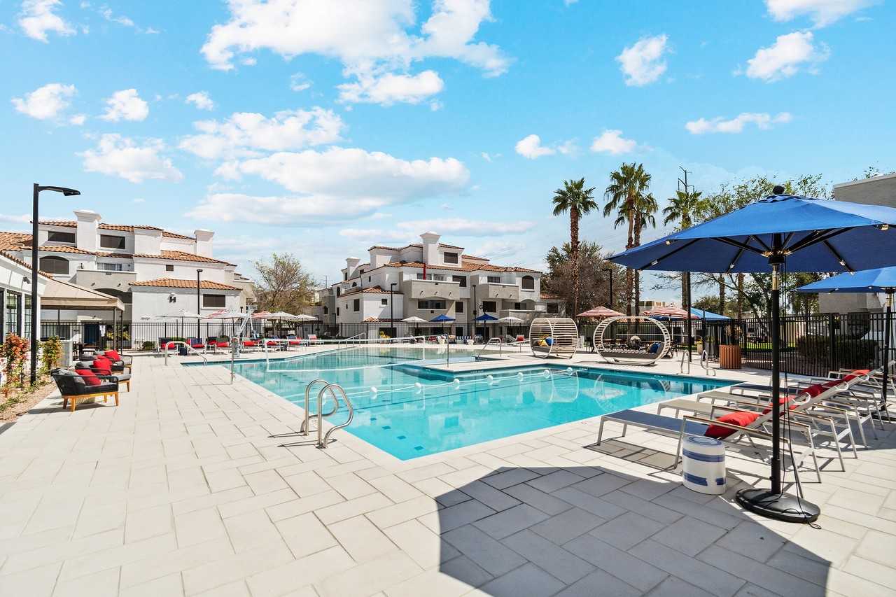 909 West - Photo 2 of 50