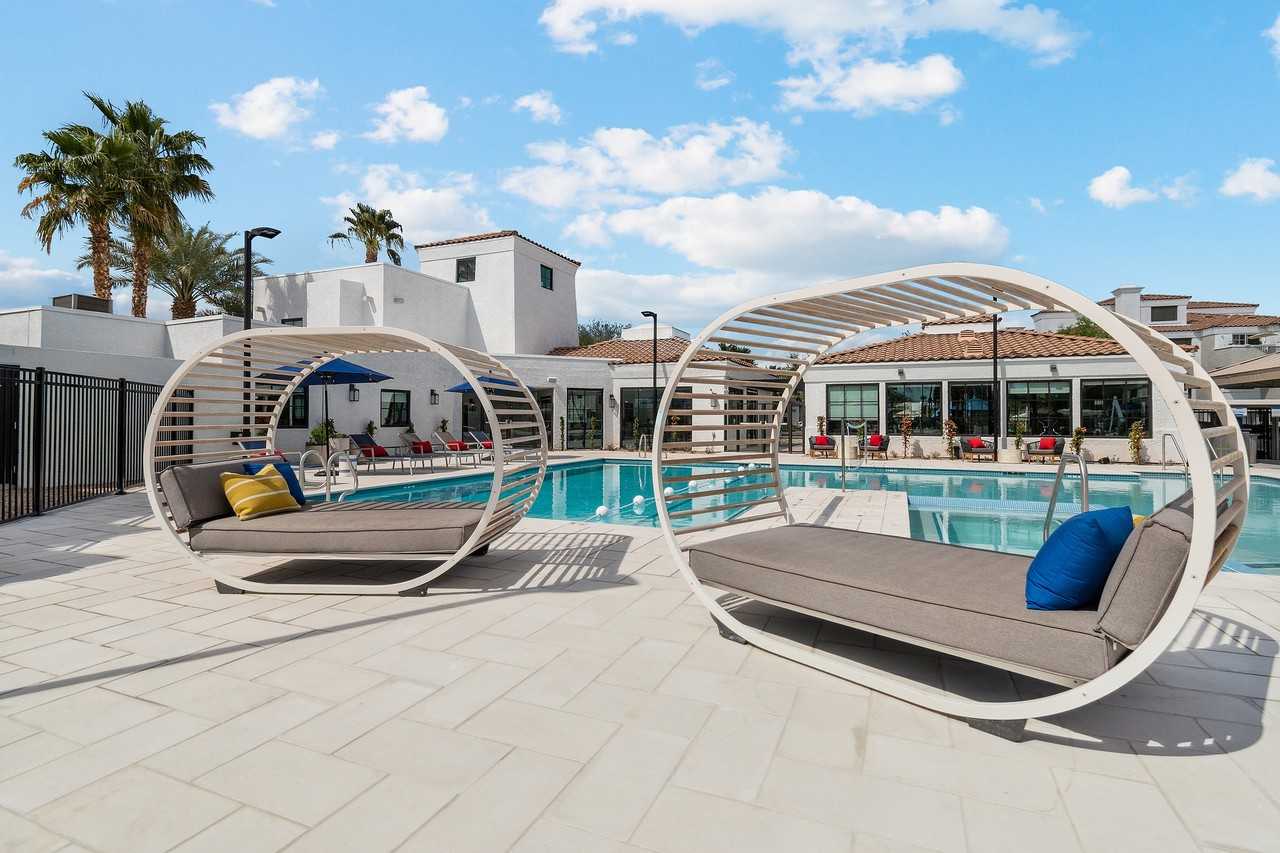 909 West - Photo 7 of 50