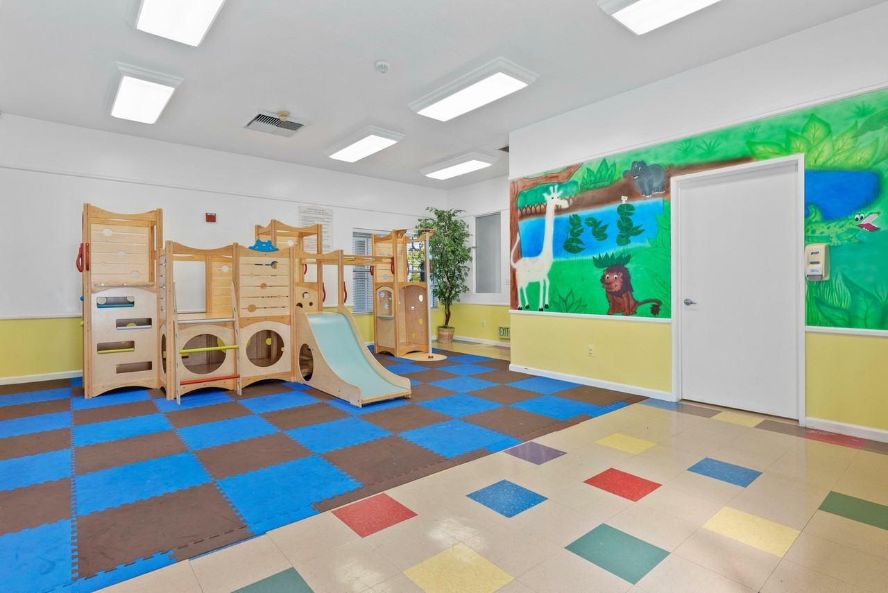 Parkside Glen - Photo 6 of 22