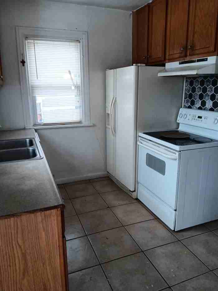 395 S Clay St - Photo 3 of 5