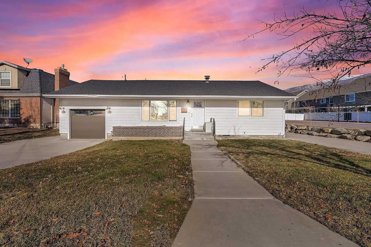 648 W Porter Ln - Photo 2 of 20