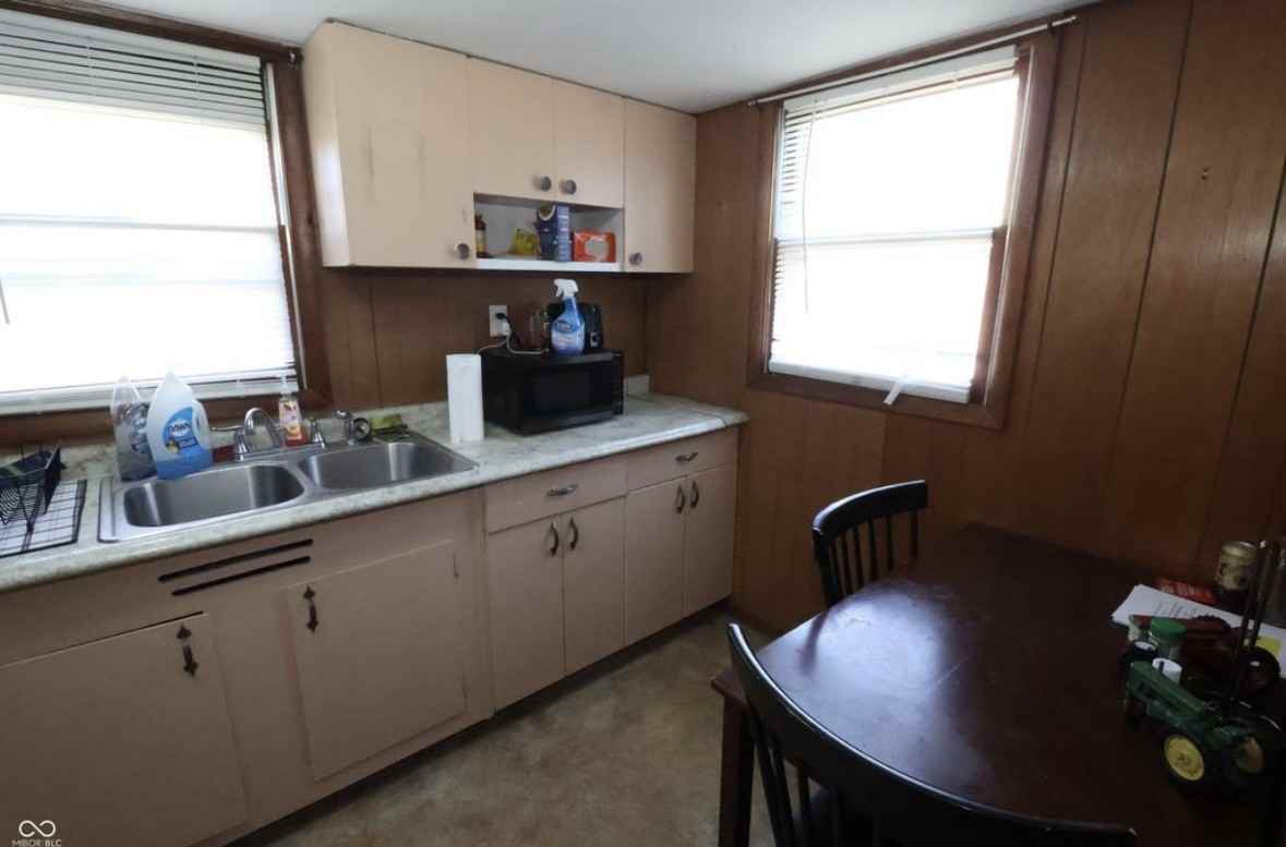 190 E Washington St #1 - Photo 2 of 8