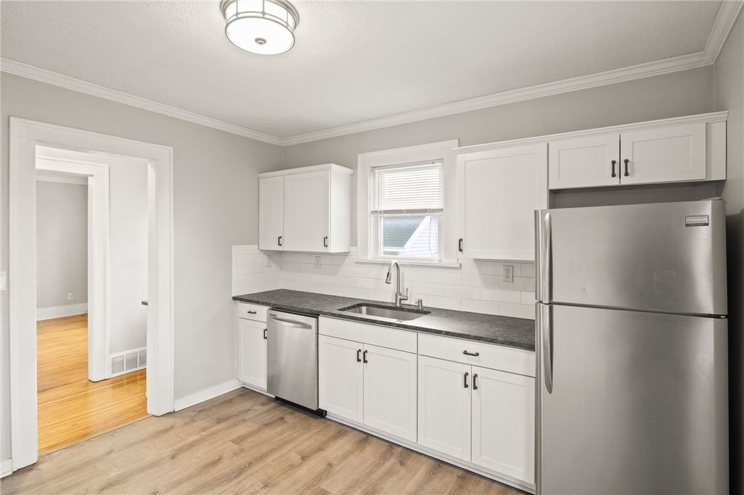 33 Coventry Ave - Photo 2 of 22