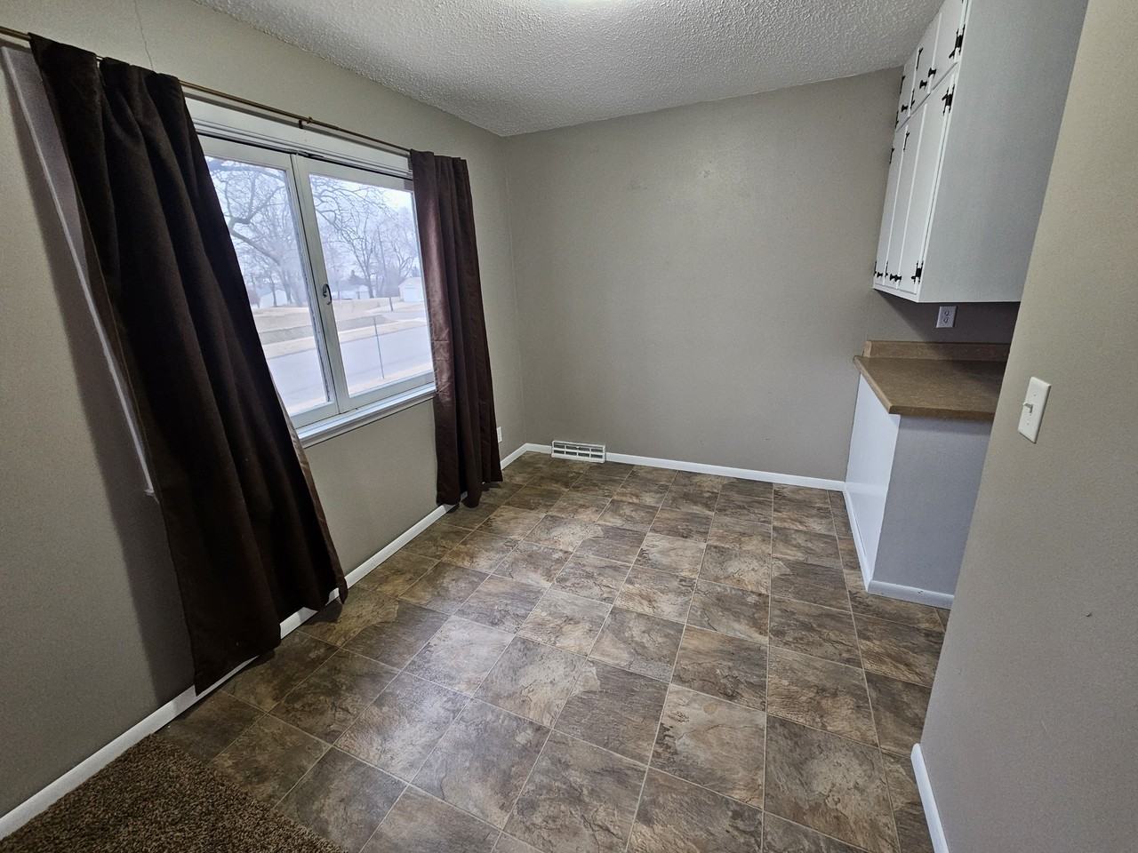 1014 N Spring Ave #NA - Photo 3 of 6