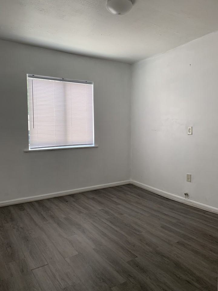 4524 Willowbrook Blvd #NA - Photo 2 of 8