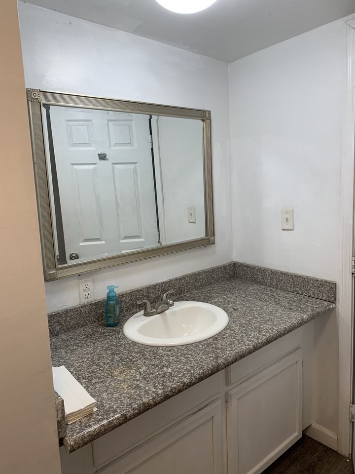 4524 Willowbrook Blvd #NA - Photo 3 of 8