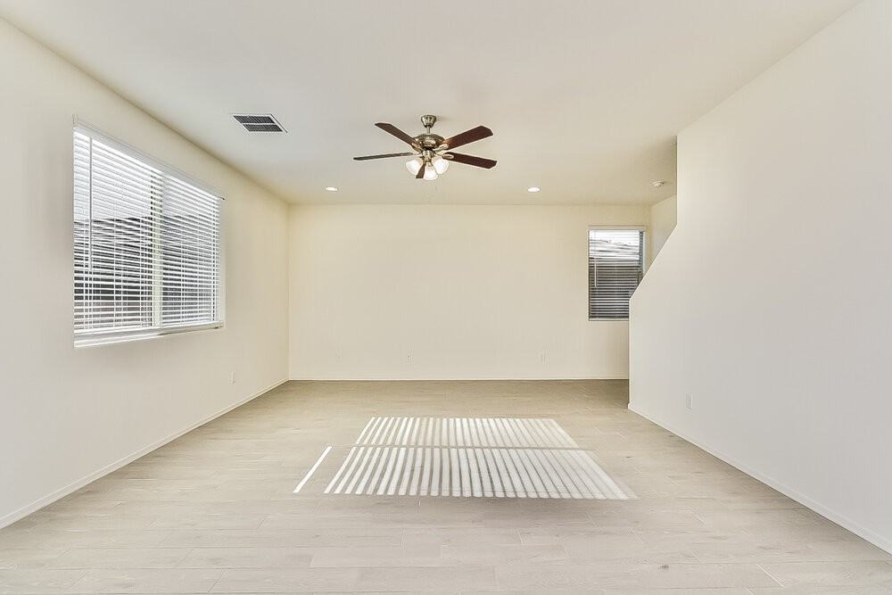 10685 W Harrigan Dr - Photo 4 of 17