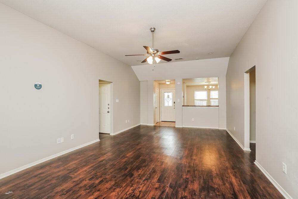 216 Green Isle Ave - Photo 4 of 16