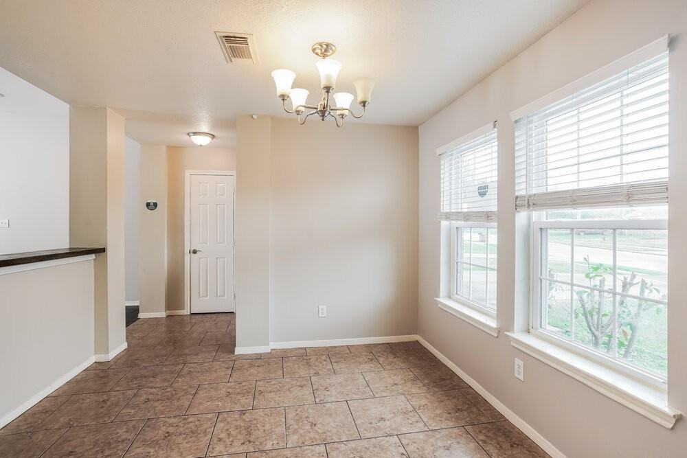 216 Green Isle Ave - Photo 5 of 16