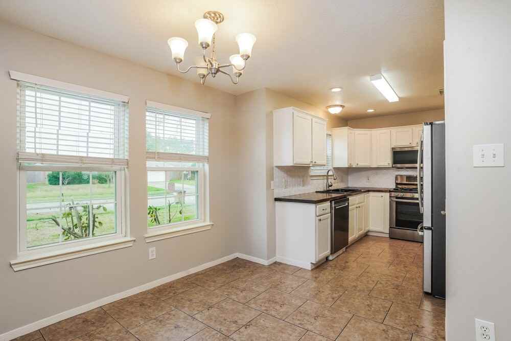 216 Green Isle Ave - Photo 6 of 16