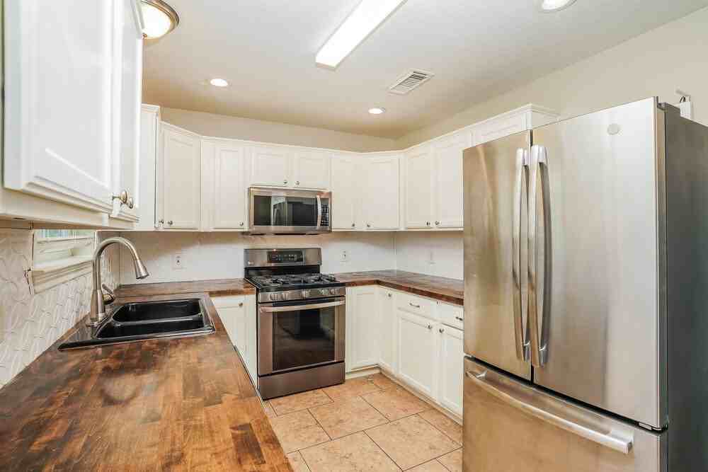 216 Green Isle Ave - Photo 7 of 16