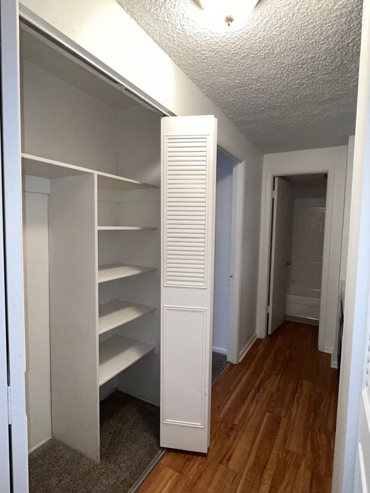 Grandview Towers - Photo 4 of 11