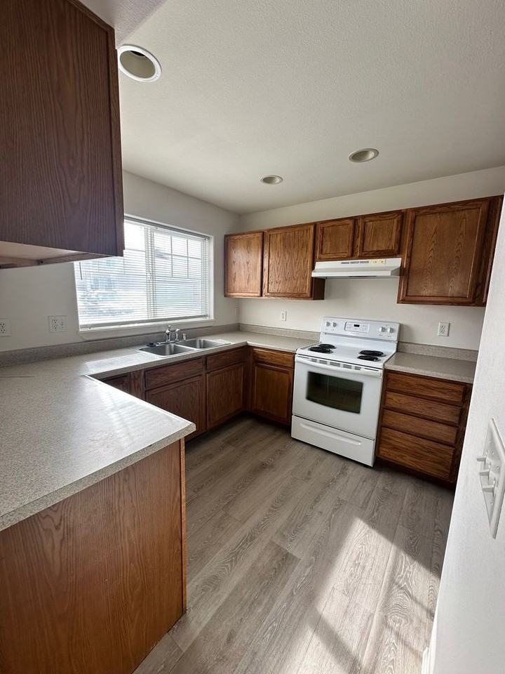 5676 Annie St #B - Photo 5 of 19