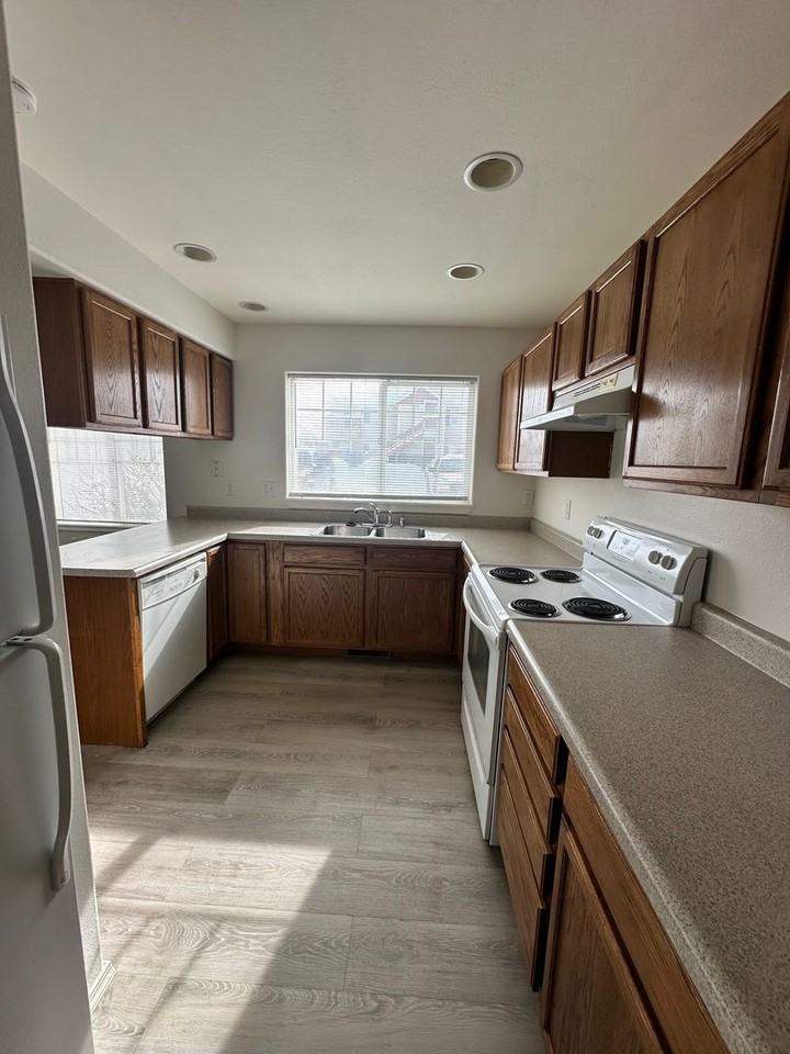 5676 Annie St #B - Photo 6 of 19