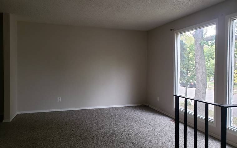 308 109th St #B - Photo 2 of 10