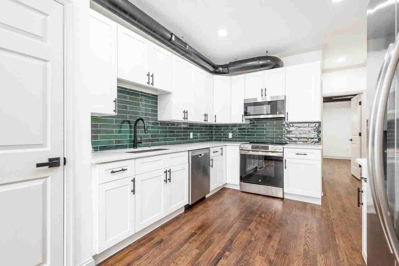 2335 N 30th St - Photo 4 of 46