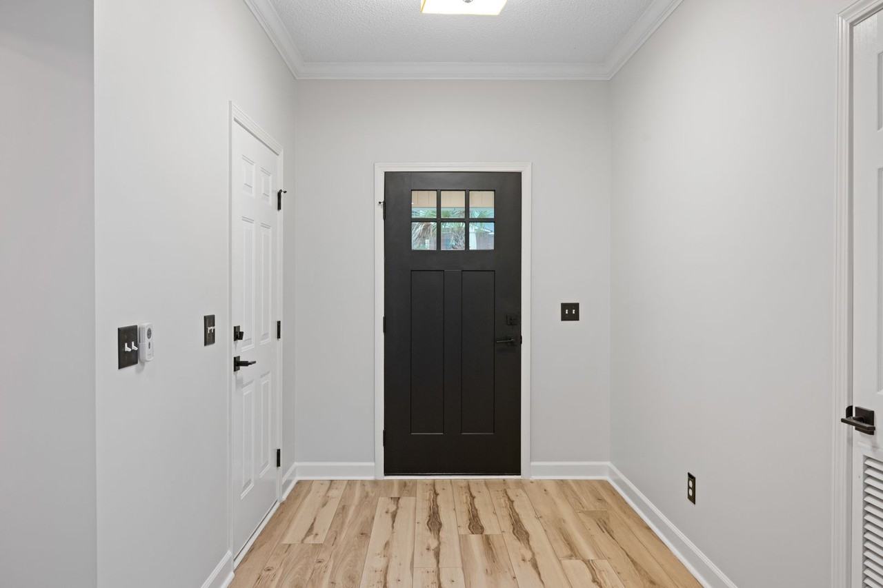 202 Wynn Rd - Photo 3 of 29