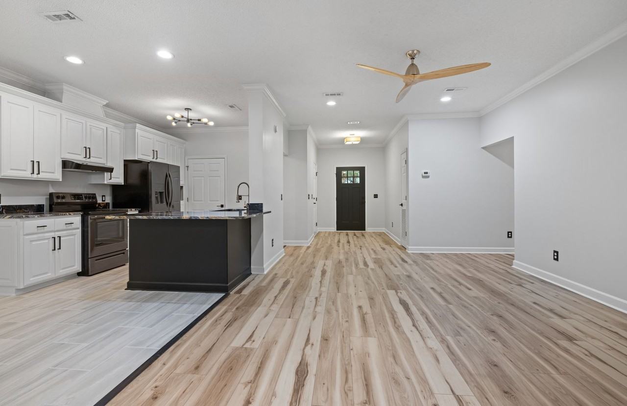 202 Wynn Rd - Photo 4 of 29