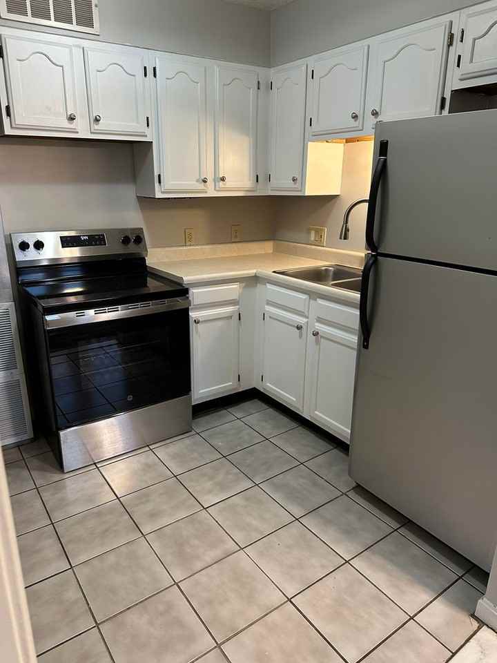 301 S Rogers St - Photo 4 of 21