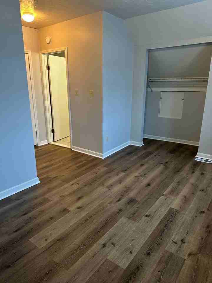 301 S Rogers St - Photo 5 of 21