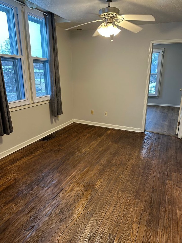 301 S Rogers St - Photo 3 of 21