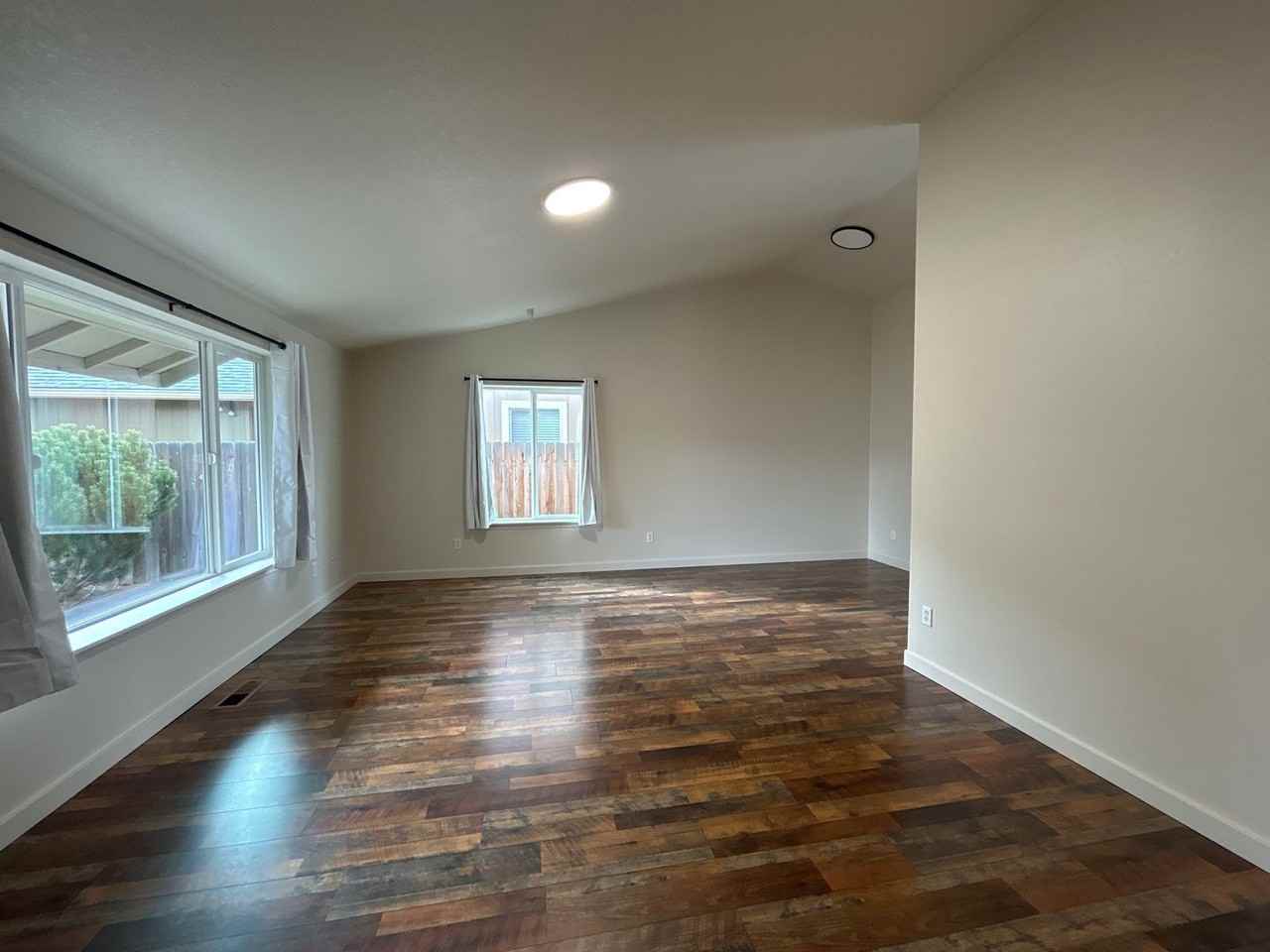 532 Se Ponderosa Dr - Photo 2 of 11
