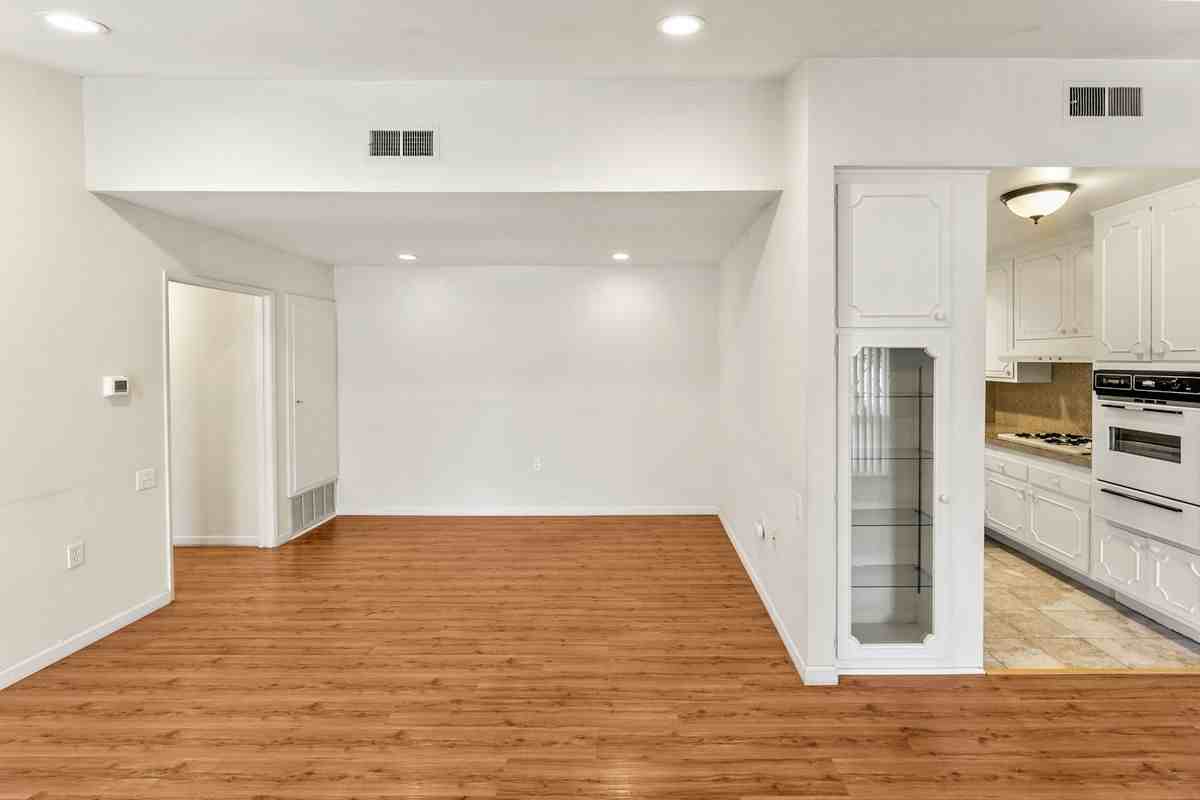 19201 Avenue Of The Oaks ##C - Photo 2 of 21