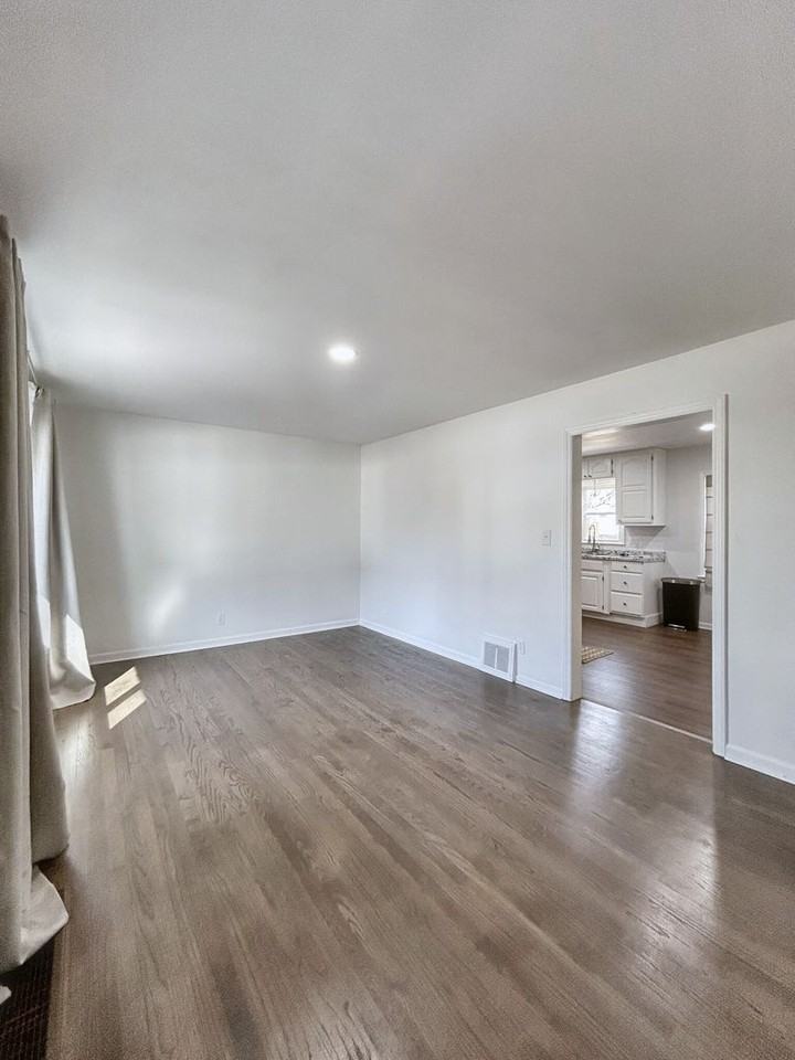 5725 Dearborn St - Photo 2 of 19