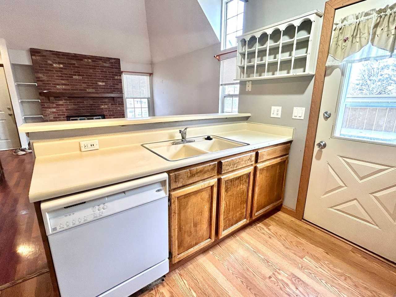 14211 E Dickinson Dr #C - Photo 5 of 23