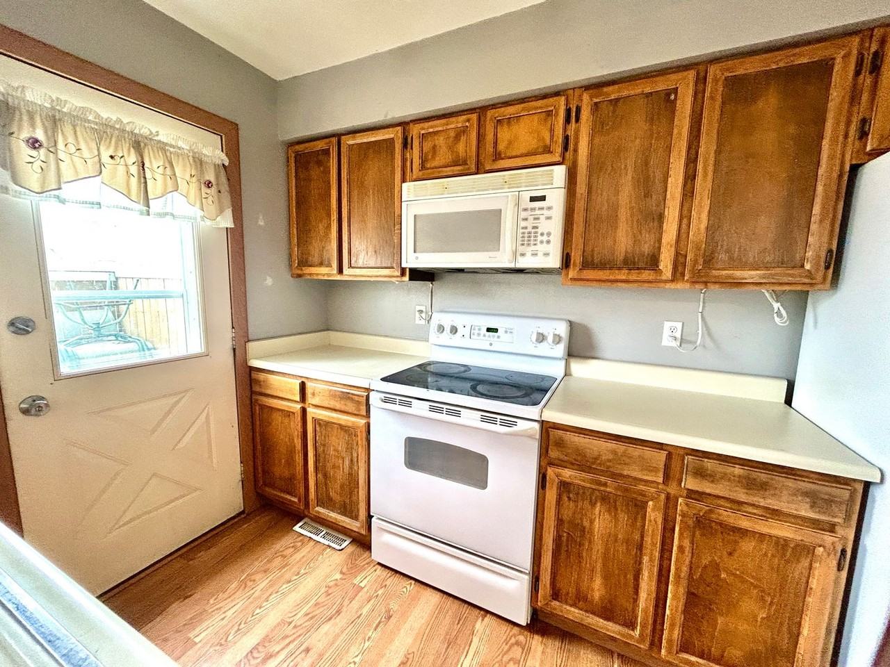 14211 E Dickinson Dr #C - Photo 6 of 23
