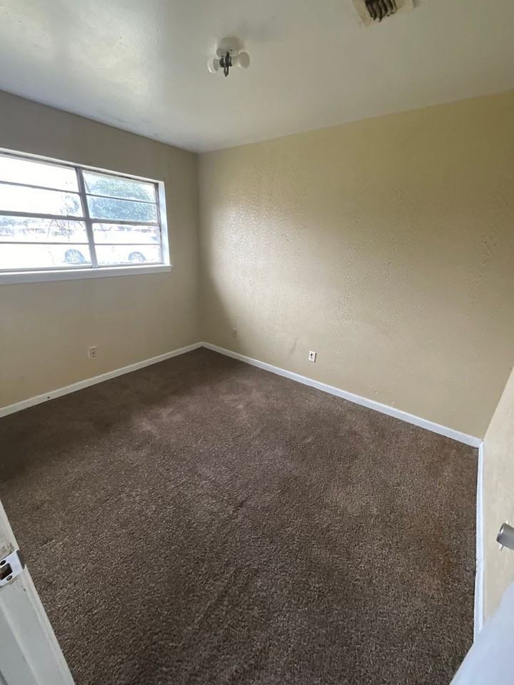 6956 Broadway Ave - Photo 2 of 8