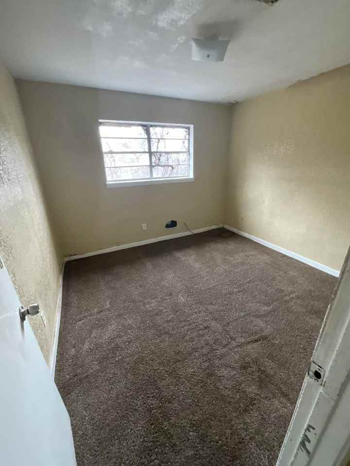 6956 Broadway Ave - Photo 3 of 8