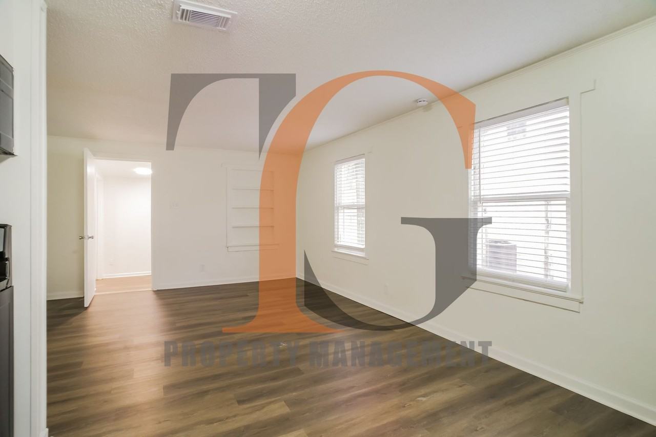 113 Cedar St - Photo 2 of 16