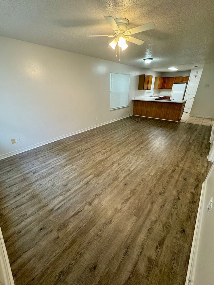 575 Florosa Ct - Photo 3 of 14