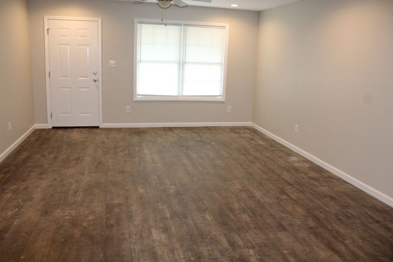 19038 Valerie Way - Photo 3 of 9