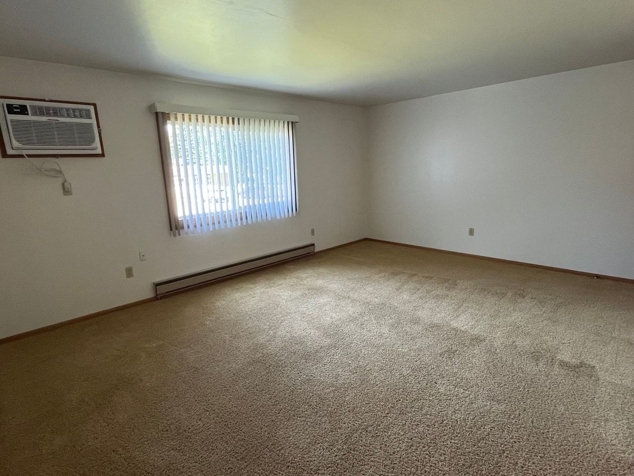 410 4th Ave Ne #10 - Photo 6 of 12