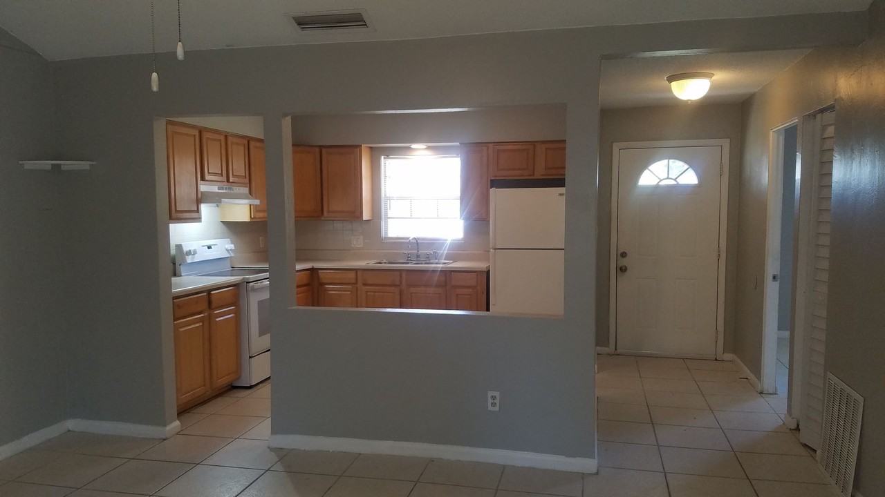601 Soldier Sq - Photo 2 of 32